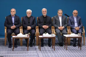 فیلم| بازدید رئیس جمهور از نمایشگاه وزارت دفاع