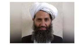 تصاویر / عکس یادگاری مردم با شکارچی پهپاد آمریکایی