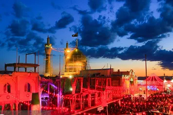 تصاویر| آیین تعویض پرچم گنبد حسینیه اعظم زنجان
