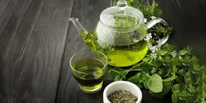 فیلم / دم کشیدن دلار‌های رانتی