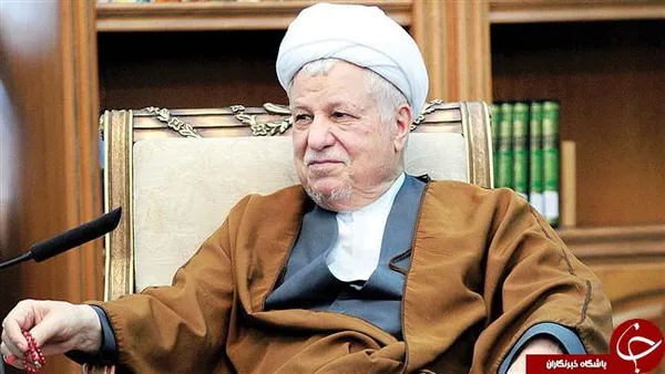  مرحوم آیت‌الله هاشمی رفسنجانی همیشه انگشتر عقیق و انگشتر حرز به دست داشت.  