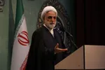 کودک که بودم در کنار خواهرانم قالیبافی می‌کردم
