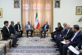 تصاویر| دیدار فرمانده ارتش پاکستان با وزیر امورخارجه ایران