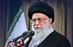 فیلم | اشک‌های رهبر انقلاب برای شعری درباره مکالمه بی‌سیمی شهیدان باکری و کاظمی