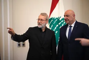 فیلم | اعتراض لبنانی‌ها به منع فرود هواپیمای ایرانی در فرودگاه بین‌المللی بیروت
