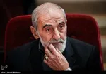 حسین شریعتمداری: دستبند جدید آورده‌اند!