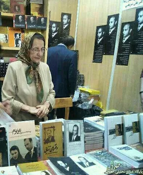 عکس/ ورود افراد شل‌حجاب به کلیسا ممنوع!