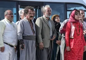 تصاویر / تیپ متفاوت روناک، سلمان و عمو کاووس / نشست خبری عوامل سریال «نون خ ۵»