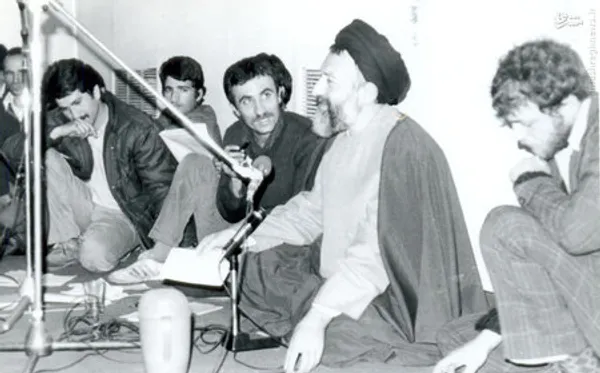  آیت الله بهشتی در یکی از جلسات تشریح مواضع حزب جمهوری اسلامی 