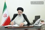 عکس / تعارف مُهر به ابراهیم رئیسی در نماز جمعه