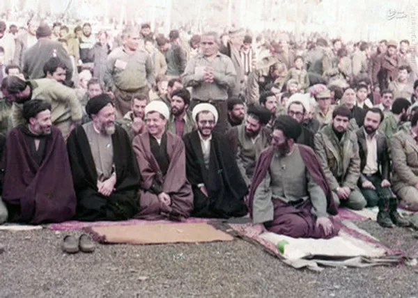  4 اسفند 1359، رهبران حزب جمهوری اسلامی در صف نخست نمازجمعه تهران 