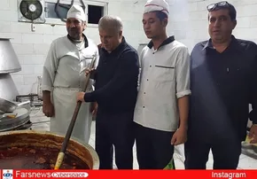 عکس/ ترقه‌هایی که زیر پای پروین منفجر شد