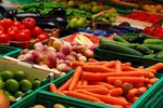 این میوه وسبزیجات بهاری سرشار از ویتامین C و A هستند