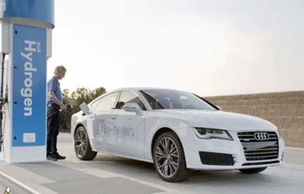 آئودی A7 Sportback h-tron
شرکت آئودی نیز به تازگی محصولات هیبریدی را وارد بازار کرده است که با ظاهری زیبا و قدرتی بالا می‌توانند به راحتی با سایر محصولات این شرکت رقابت کنند. یکی از جدیدترین خودروهای این شرکت با 228 اسب بخار قدرت می‌تواند به حداکثر سرعت 180 کیلومتر در ساعت دست یابد. شتاب صفر تا صد این وسیله نیز 7.9 ثانیه است.