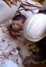 پیکر دو تن از نیرو‌های پلیس از زیر آوار خارج شد