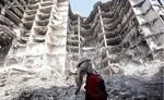 فیلم/ عملیات آوار برداری از ساختمان فرو ریخته تهران همچنان ادامه دارد/ تا کنون سه جسد شناسایی شده است
