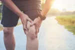 ۶ حرکتی که در پیاده روی نباید انجام دهید