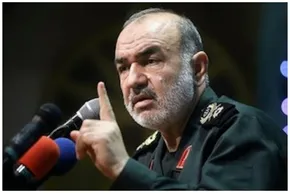 فیلم / حضور جمعی از فرماندهان و مسئولان در منزل سردار شهید محمدرضا زاهدی