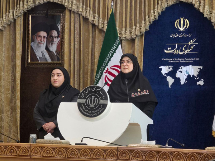 فیلم| قیمت بنزین سهمیه‌ای تغییر می‌کند؟ مهاجرانی پاسخ داد