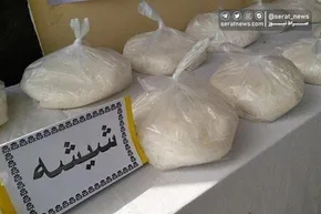 فیلم / لحظه کشف ۱۰۰۰ کیلو شیشه از یک تریلی!
