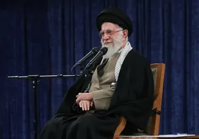 فیلم | ورود رهبر انقلاب به حسینیه امام خمینی(ره) و آغاز مراسم بزرگداشت شهید رئیسی و شهدای پرواز اردیبهشت