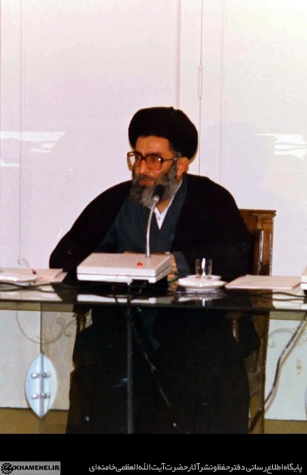 با دولتمردان | در یکی از جلسات هیأت دولت به ریاست حضرت آیت‌الله خامنه‌ای