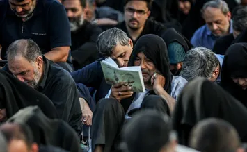 تصاویر| قرائت دعای «عرفه» - حسینیه صنف «لباس فروشان»