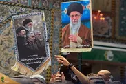 فیلمl گریه مجاهدان عراقی بر پیکر رهبر شهید
