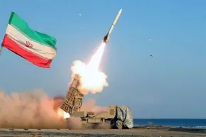 فیلم| شلیک موشک‌های ایران به سمت اهداف امریکایی در منطقه