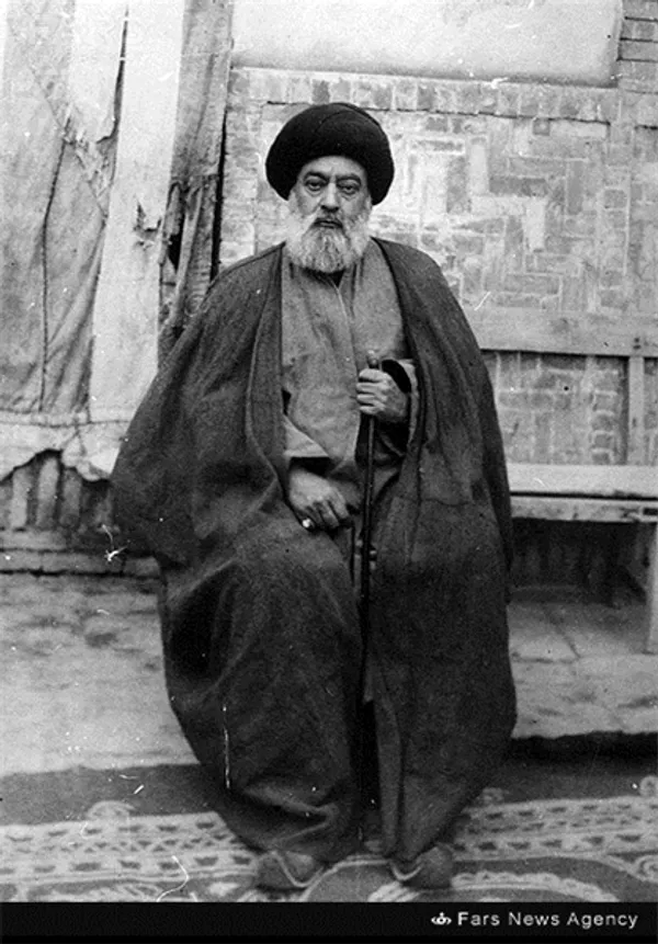 11- آیت الله سید محمد طباطبایی درمنزل شخصی