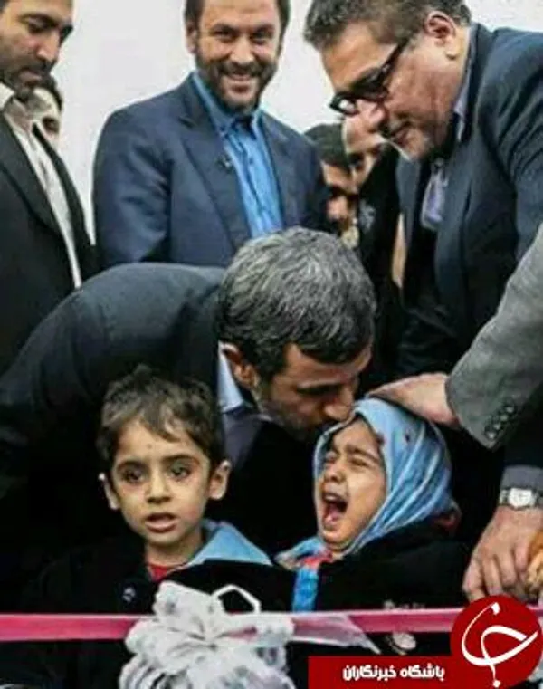 بوسه بر بچه ترسیده