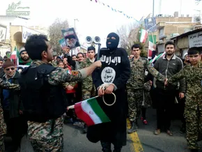 عکس/ روحانی در جمع راهپيمايان 22 بهمن