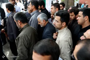 ‎عکس/ عیادت حاج قاسم ازجانباز مدافع حرم