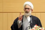 چرا باید یک حامی مالی بتواند اینقدر به مجری‌های تلویزیون نزدیک شود؟