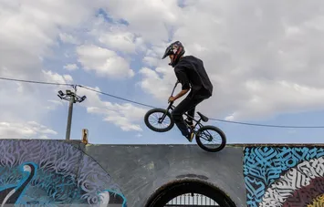 تصاویر| ورزش‌های خیابانی؛ دوچرخه سواری BMX در جنوب تهران