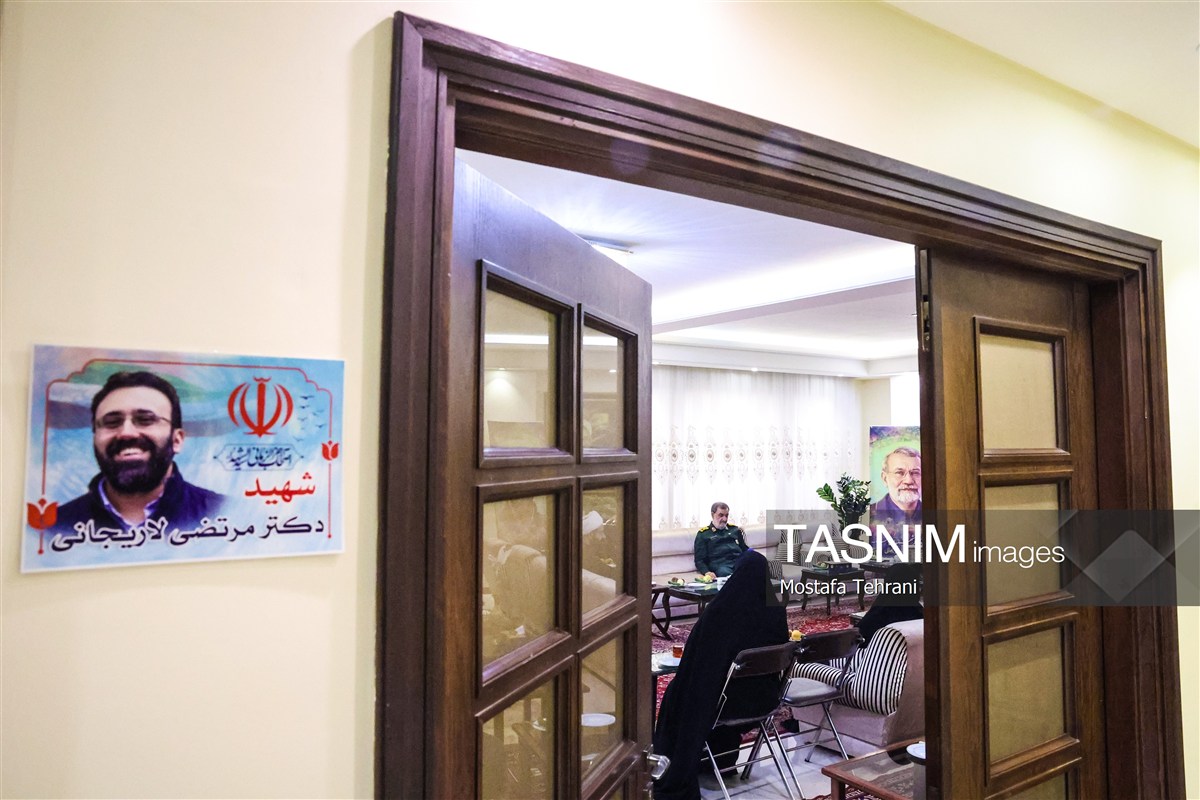 تصاویر| حضور دبیر شورای عالی امنیت ملی در منزل شهید لاریجانی تصاویر| حضور دبیر شورای عالی امنیت ملی در منزل شهید لاریجانی