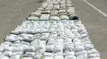 این مسافر ۱۲۶ بسته حشیش را جای عجیبی پنهان کرده بود