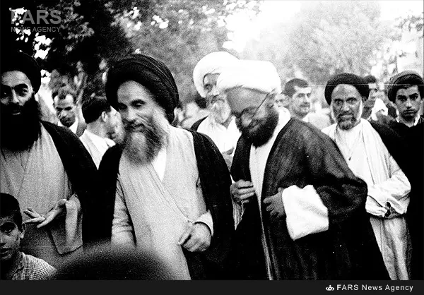 5- شهرری، مرحوم سلطان الواعظین شیرازی در کنار آیت‌الله‌العظمی سید‌عبدالله‌شیرازی