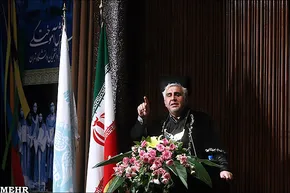 عکس/عروسکی که رهبری هدیه دادند