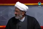 محمدرضا حیاتی اخبار طنز اجرا می‌کند