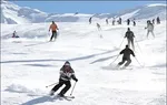 بارش شدید برف و لغزندگی در برخی جاده‌ها‌