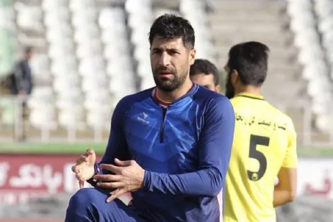 هاشم بیگ‌زاده: علیرضا بیرانوند چوب رفتارش با هواداران پرسپولیس را می‌خورد!