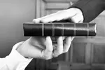 قتل هولناک پدر با ۲ ضربه چکش در حمام