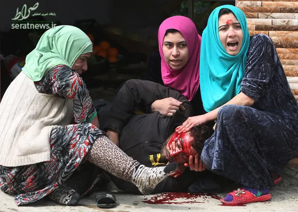 دختران عراقی در کنار برادر زخمی خود در محله الرساله موصل