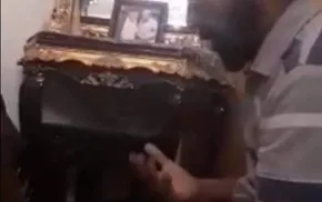 فیلم /جنجال حضور دو زن با لباس نامناسب در مسجد النبی