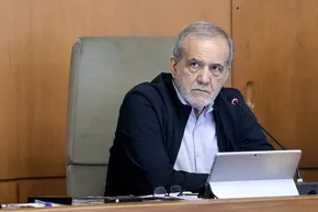 پزشکیان: ما گازوئیل را لیتری ۳۰۰ تومان می‌فروشیم، بیرون ۶۰ هزار است
