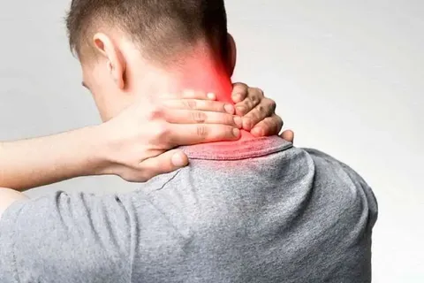عارضه گردن پیامکی را جدی بگیرید