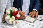 ۱۲ راز با سیاست زنانه برای جذب همسر