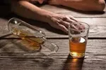 حتی یک جرعه نوشیدنی الکلی در روز، خطر ابتلا به ۱۰ نوع سرطان را افزایش می‌دهد