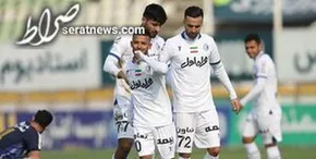 عکس/ دست دادن برهانی به بانوی هوادار